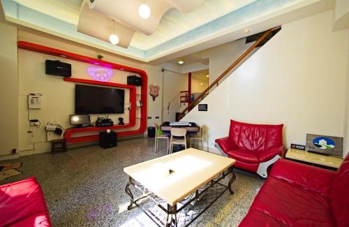 Hualien City Centre Casa | 小熊城堡民宿-免費停車 !新歌KTV-過山車電動麻將-露天烤肉-以上設備僅限包棟使用 # 選Villa才是包棟 # - 可少人包棟請電聯!