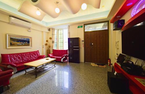 Hualien City Centre Casa | 小熊城堡民宿-免費停車 !新歌KTV-過山車電動麻將-露天烤肉-以上設備僅限包棟使用 # 選Villa才是包棟 # - 可少人包棟請電聯!