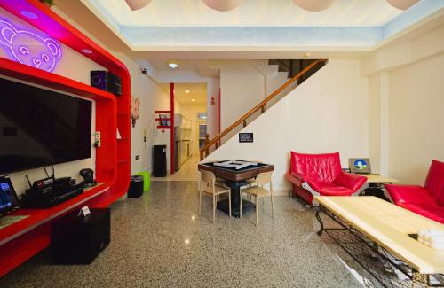 Hualien City Centre Casa | 小熊城堡民宿-免費停車 !新歌KTV-過山車電動麻將-露天烤肉-以上設備僅限包棟使用 # 選Villa才是包棟 # - 可少人包棟請電聯!