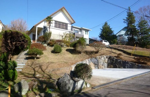 Izu Villa | ■屋根付BBQテラスのある貸別荘■1棟貸しなので安全安心■3台分の無料駐車場完備です