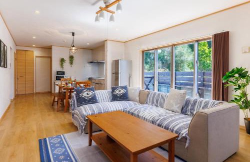 Nakama Casa | 新規オープンセール ビーチ徒歩7分 恩納村長期滞在 観光におすすめ A Blue house