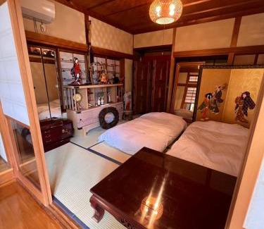 Izumisano Casa | 日式庭院古宅难波直达4房双浴室厕所厨房齐全团队首选可体验和服茶道空中瑜伽交通购物方便bbq可
