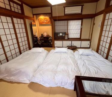 Izumisano Casa | 日式庭院古宅难波直达4房双浴室厕所厨房齐全团队首选可体验和服茶道空中瑜伽交通购物方便bbq可