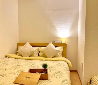 Nishinari Casa | 晶 距离车站步行5分钟 关西机场难波心斋桥直达 5 bedroom最多可住13人 超大客厅大电视有Netflix