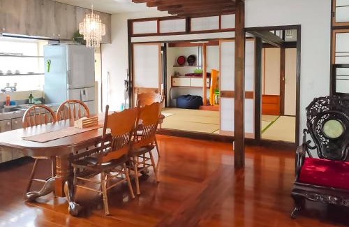 Tsuboya Villa | 最大14人 駐車縦列4台可能 個室4部屋 広々戸建て 国際通りと牧志駅まで徒歩5分 わらゆんSoヴィラ壺屋