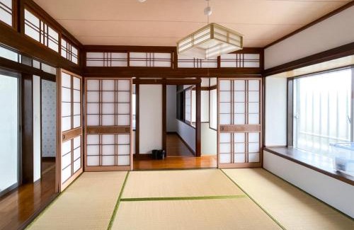 Tsuboya Villa | 最大14人 駐車縦列4台可能 個室4部屋 広々戸建て 国際通りと牧志駅まで徒歩5分 わらゆんSoヴィラ壺屋