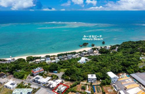 Okinawa Casa | 最大18名OK 南城市 百名の大型貸別荘 BBQ ビーチ近くでグループ滞在に最適 Seaside House Ichika