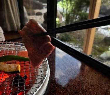 Ono Casa | 朝食夕食付きで最高ランクの飛騨牛希少部位と地元野菜の炭火焼きを堪能できる宿ゲストハウスつぐや