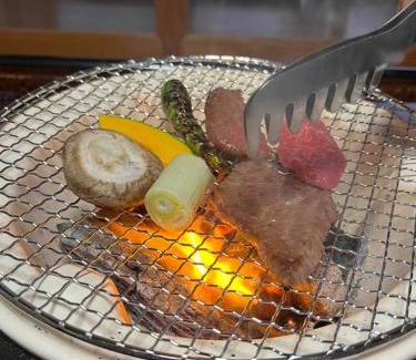 Ono Casa | 朝食夕食付きで最高ランクの飛騨牛希少部位と地元野菜の炭火焼きを堪能できる宿ゲストハウスつぐや