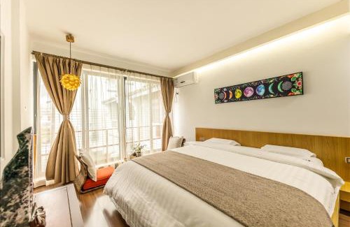 Xiufeng Casa | 桂林十方缘水晶民宿