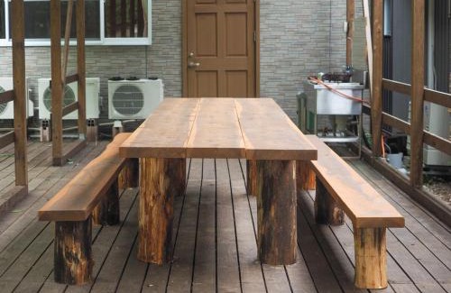 Nasu Casa | 森の中に佇むバンガロー 広大な屋根付きデッキでbbq 卓球 ハンモック