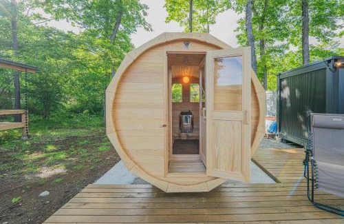 Nasu Apartamento | 森deワーケなすっぽ 木の温もりとホテルライクな佇まい 森のバレルサウナ