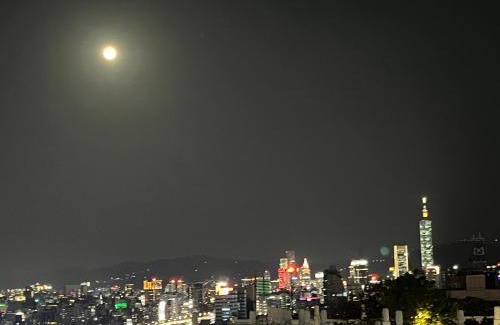 Xinyi Cama Y Desayuno | 樂居 台北