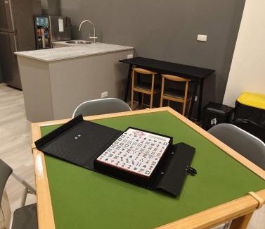 Anping Casa | 橙居-依人數開放房型-台南安平包棟民宿-泡湯池-麻將-停車方便-加大雙人床