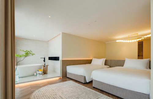 Longhu Qu Casa | 汕头妈屿蓝MASULAND Sea View Hotel
