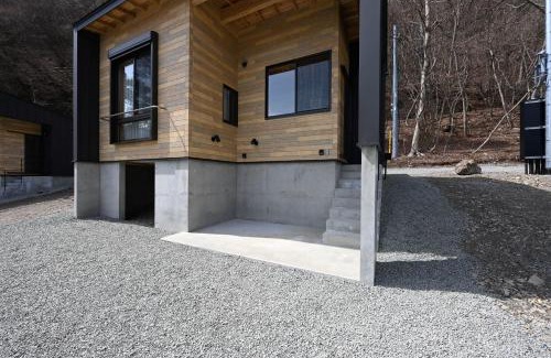 Minobu Otro | 浩庵キャンプ場 本栖湖畔 キャビン Cabins at Lake Motosu Kouan campground cottages, bungalows