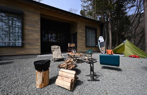 Minobu Otro | 浩庵キャンプ場 本栖湖畔 キャビン Cabins at Lake Motosu Kouan campground cottages, bungalows