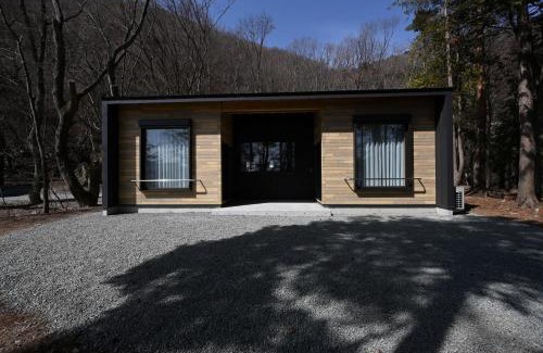 Minobu Otro | 浩庵キャンプ場 本栖湖畔 キャビン Cabins at Lake Motosu Kouan campground cottages, bungalows