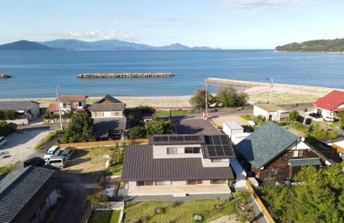 Sanuki Villa | 【海から近く】敷地内無料駐車場5台分完備！BBQ設備貸出あり3,500円！快適空間！【COQAEL】