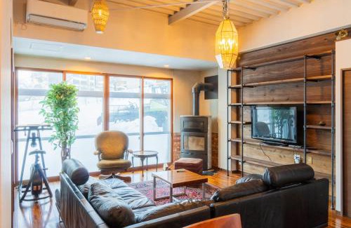 Yuzawa-machi Villa | 源泉かけ流し温泉付き一棟貸しVilla Gensen Two