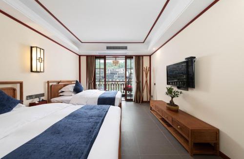 Fenghuang Cama Y Desayuno | 溪桥夜语江景民宿