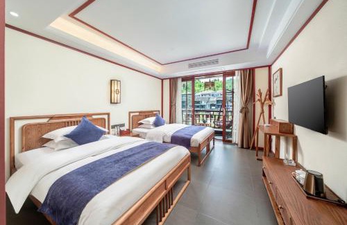 Fenghuang Cama Y Desayuno | 溪桥夜语江景民宿