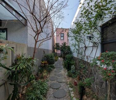 Sanyi Cama Y Desayuno | 溪水旁民宿