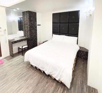 Dongshan Casa | 漫步河畔
