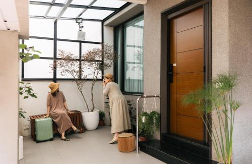 Tainan City Centre Casa | 珍遇珍寓 June June House-台南包棟民宿 8-14人可包棟-雙人房可訂-台南住宿電梯民宿