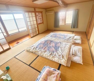 Sado Casa | 自然に囲まれた海沿いの広い一軒家 貸切 佐渡 古民家 レッドジャスパーRedjasper