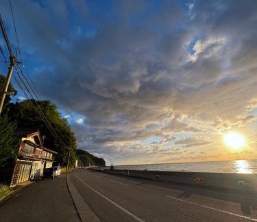 Sado Casa | 自然に囲まれた海沿いの広い一軒家 貸切 佐渡 古民家 レッドジャスパーRedjasper