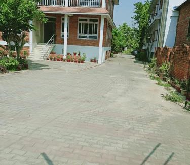 Lumbini Casa | 行者之家SUNFLOWER