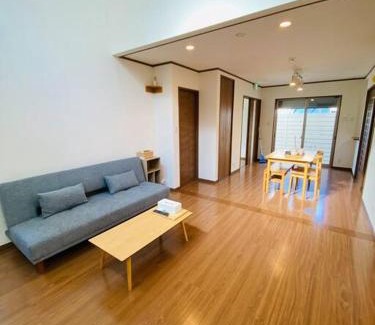 Minami Villa | 距离JR京都站3分钟地铁路程 免费停车场Wi-Fi 步行可到达伏見稲荷大社 新建筑 日式传统庭院氛围