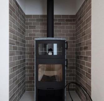 Oiwake Apartamento | 軽井沢の森に佇む英国様式白の宮殿 薪ストーブある5ldk ポーラーリゾート軽井沢ミューズ