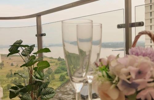 Central District Apartamento | 轻奢风三房三厕休闲套房6-12人适合家庭入住 金海湾 Danga Bay