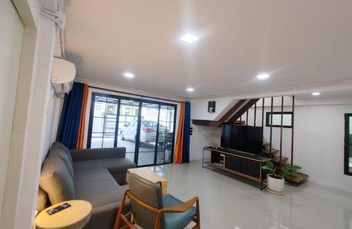 Din Daeng Casa | 辉煌夜市 4房泳池花园别墅 订4日提供免费接机