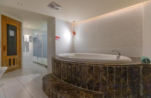 Taoyuan District Hotel | 里萊行旅 - Lilai Motel
