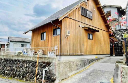 Tosa Casa | 飲食店やスーパーも徒歩圏内！豊かな自然と共存するウッドハウス。