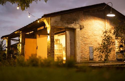 Meinong Casa | 香蕉與黑膠 Yellow And Black Guest House