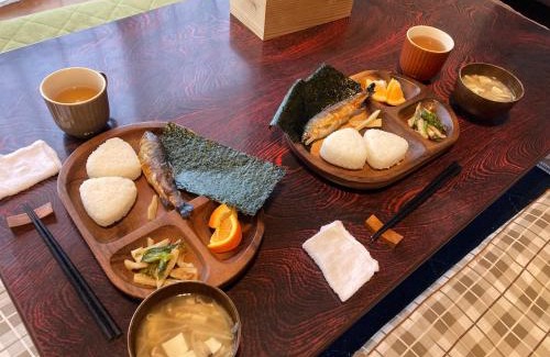 Uonuma Cama Y Desayuno | 魚沼ヒミツ基地