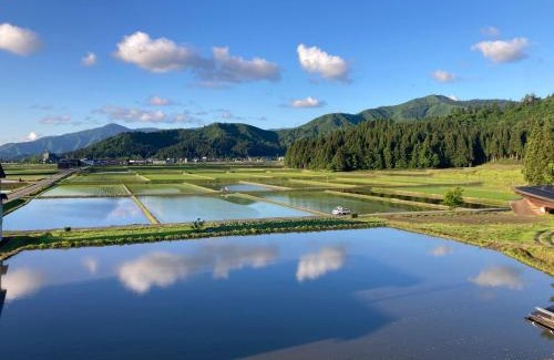 Uonuma Cama Y Desayuno | 魚沼ヒミツ基地