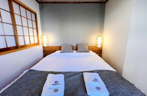 Tsuruhashi Apartamento | 鶴橋駅 新和風3部屋 2階貸切 浴室素敵 天然温泉徒歩4分 クイーンサイズベットあり ゆったり寝れる