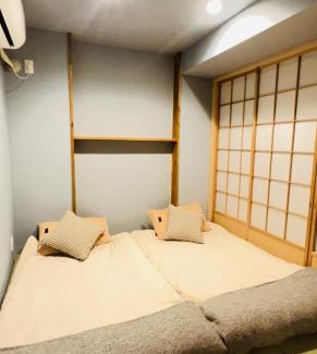 Tsuruhashi Apartamento | 鶴橋駅 新和風3部屋 2階貸切 浴室素敵 天然温泉徒歩4分 クイーンサイズベットあり ゆったり寝れる