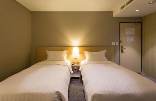 Cianjin District Hotel | 麗馨商旅七賢館