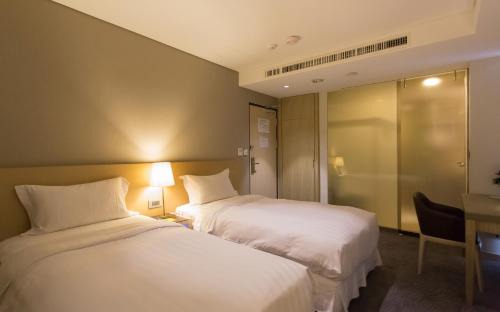 Cianjin District Hotel | 麗馨商旅七賢館