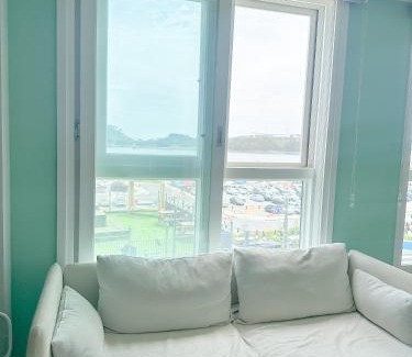 Gangseo District Casa | 가덕도 오션뷰 숲세권 독채 프라이빗스테이 반려견동반가능 거제창원부산인근 거실1방3 최대8명