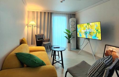Sangam-dong Apartamento | 공항에서 환승없이 도착하는 합법숙소 역에서 3분거리 홍대1정거장 방3화장실2