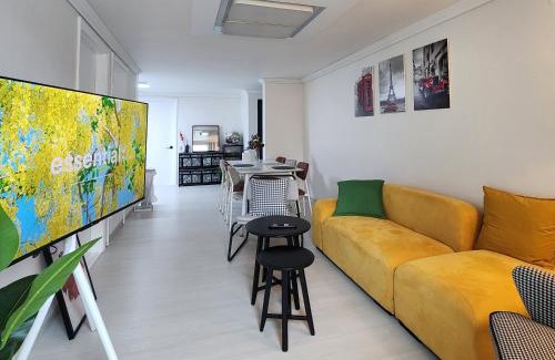 Sangam-dong Apartamento | 공항에서 환승없이 도착하는 합법숙소 역에서 3분거리 홍대1정거장 방3화장실2