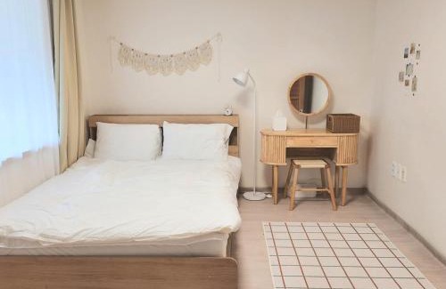 Cheongnyong-dong Apartamento | 봉천역9분 Bongcheon Bliss Family trip friendship trip big two-room 8 people near station airport bus line 2 Bongcheon Station Seoul National University Station