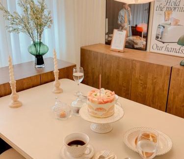 Yeonnam-dong Apartamento | 연남동,경의선숲길,홍대입구2번출구,올리브영,연세대,세브란스병원,2룸3베드,Ak홍대쇼핑,짐보관